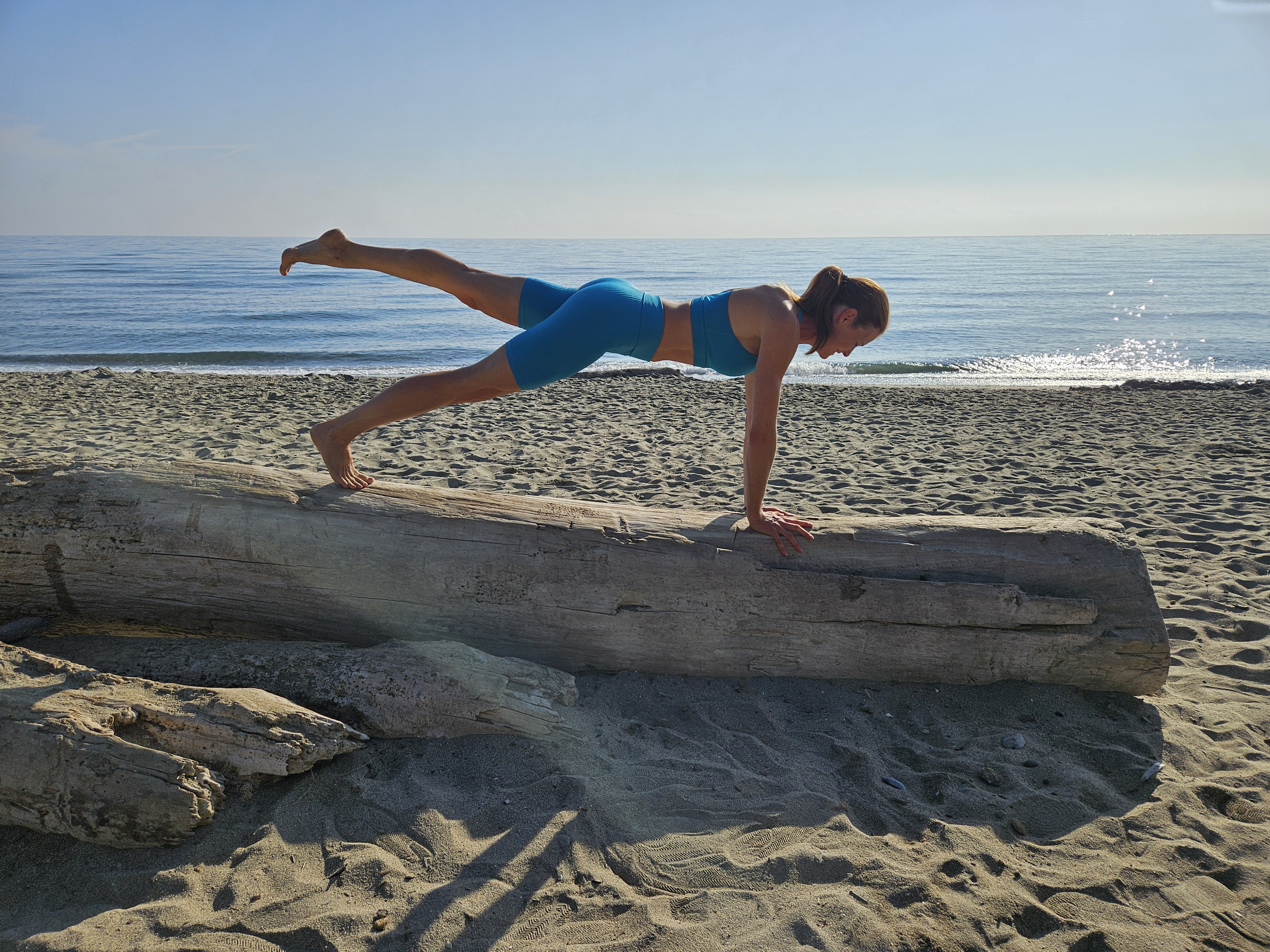 Katja beim Fitnesstraining am Strand